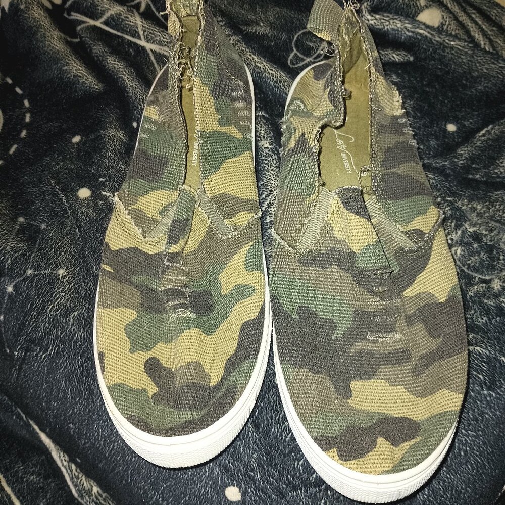 Love University Camo Slip-On Sneakers Women's 9